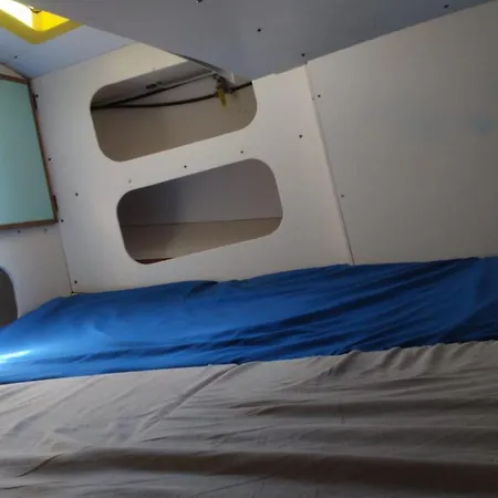 Nuit Atypique Sur Un Voilier De Voyage Botel Sète